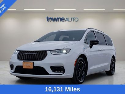 Used 2024 Chrysler Pacifica Premium