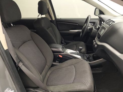 Used 2019 Dodge Journey SE FWD image 21