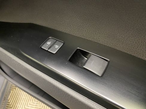 Used 2025 Toyota Camry SE image 18