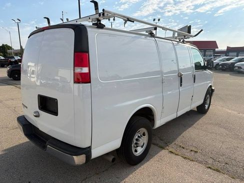 Used 2021 Chevrolet Express 3500 w/ Driver Convenience Package RWD image 5