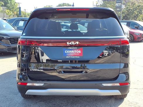 Used 2024 Kia Carnival EX FWD image 2