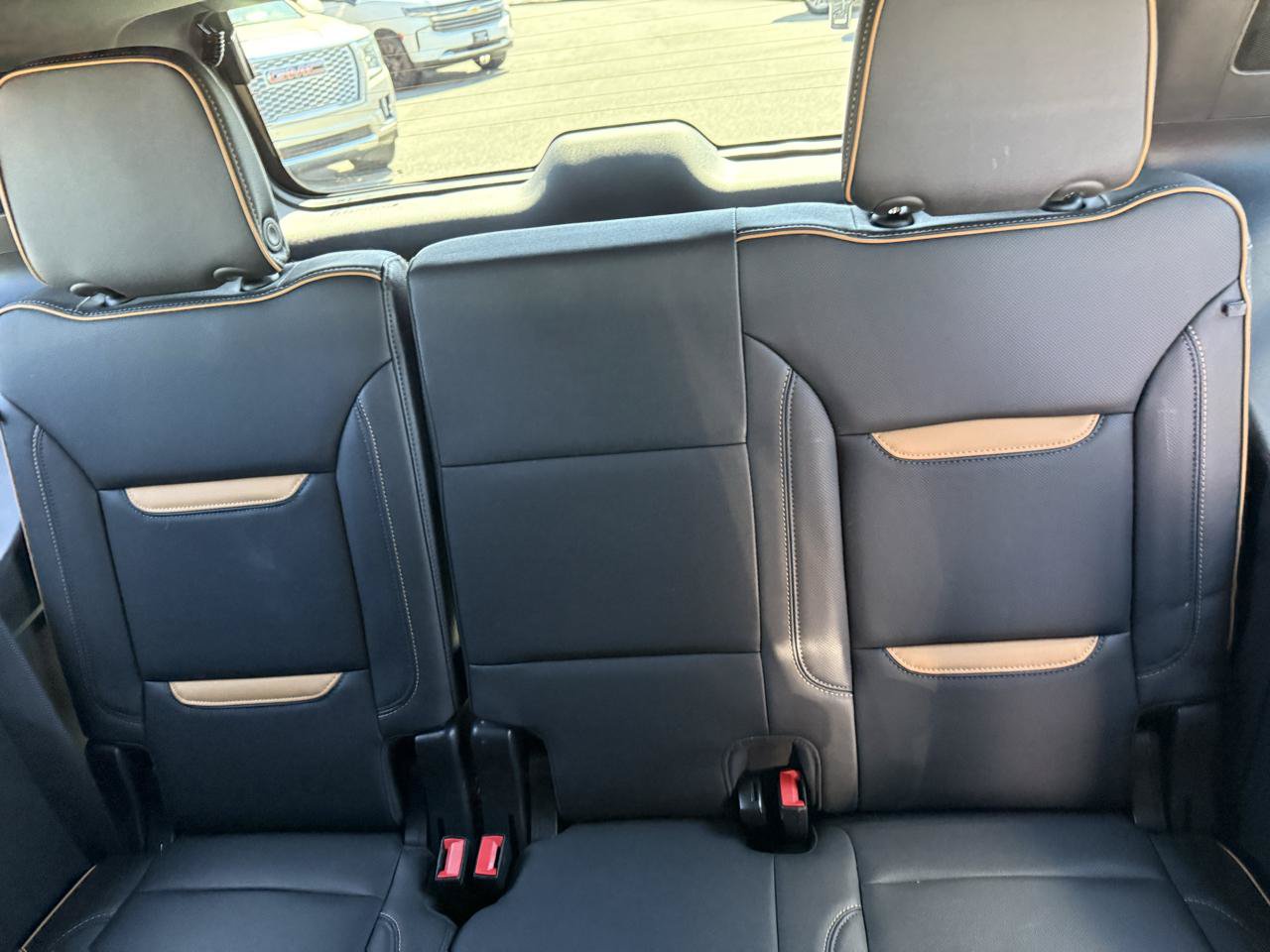 Used 2024 GMC Yukon AT4 w/ Technology Package AWD/4WD image 18