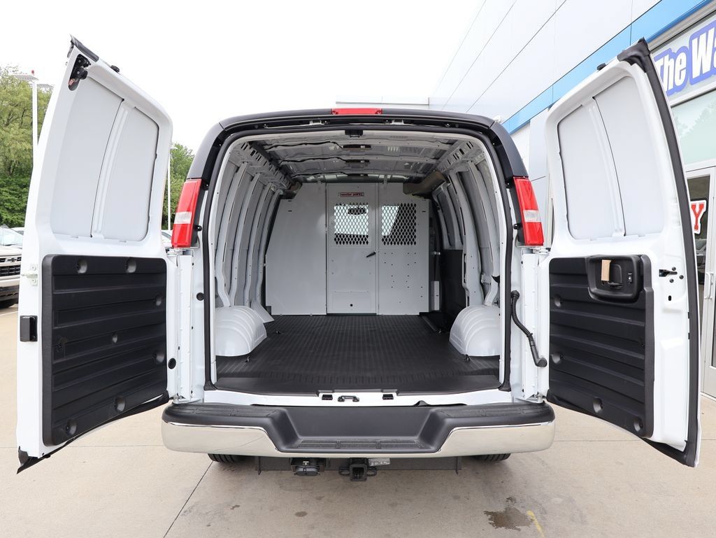 New 2026 Chevrolet Express 2500 w/ Enhanced Convenience Package RWD image 21