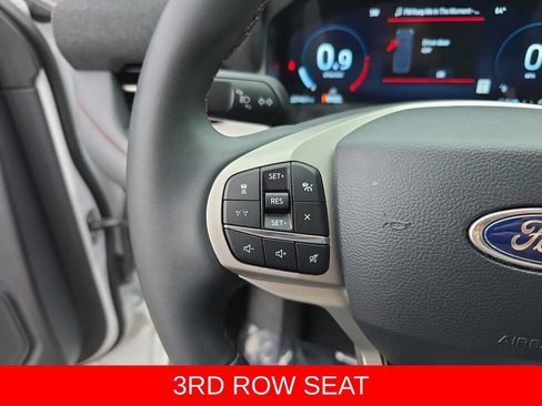 Used 2025 Ford Explorer Active RWD image 19