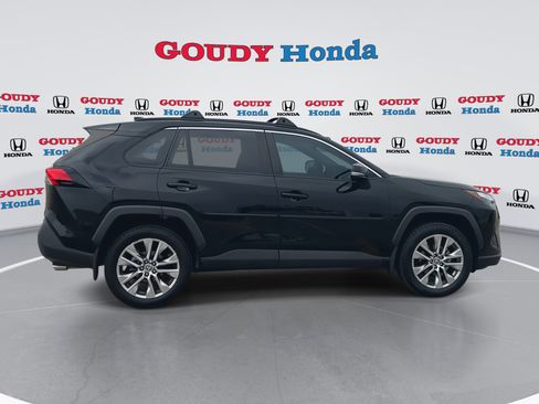 Used 2022 Toyota RAV4 XLE Premium FWD image 9