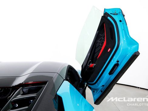 Used 2025 Lamborghini Revuelto AWD/4WD image 18
