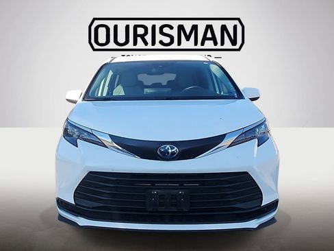 Certified 2024 Toyota Sienna LE FWD image 3