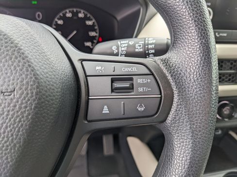 Used 2023 Honda HR-V LX image 34