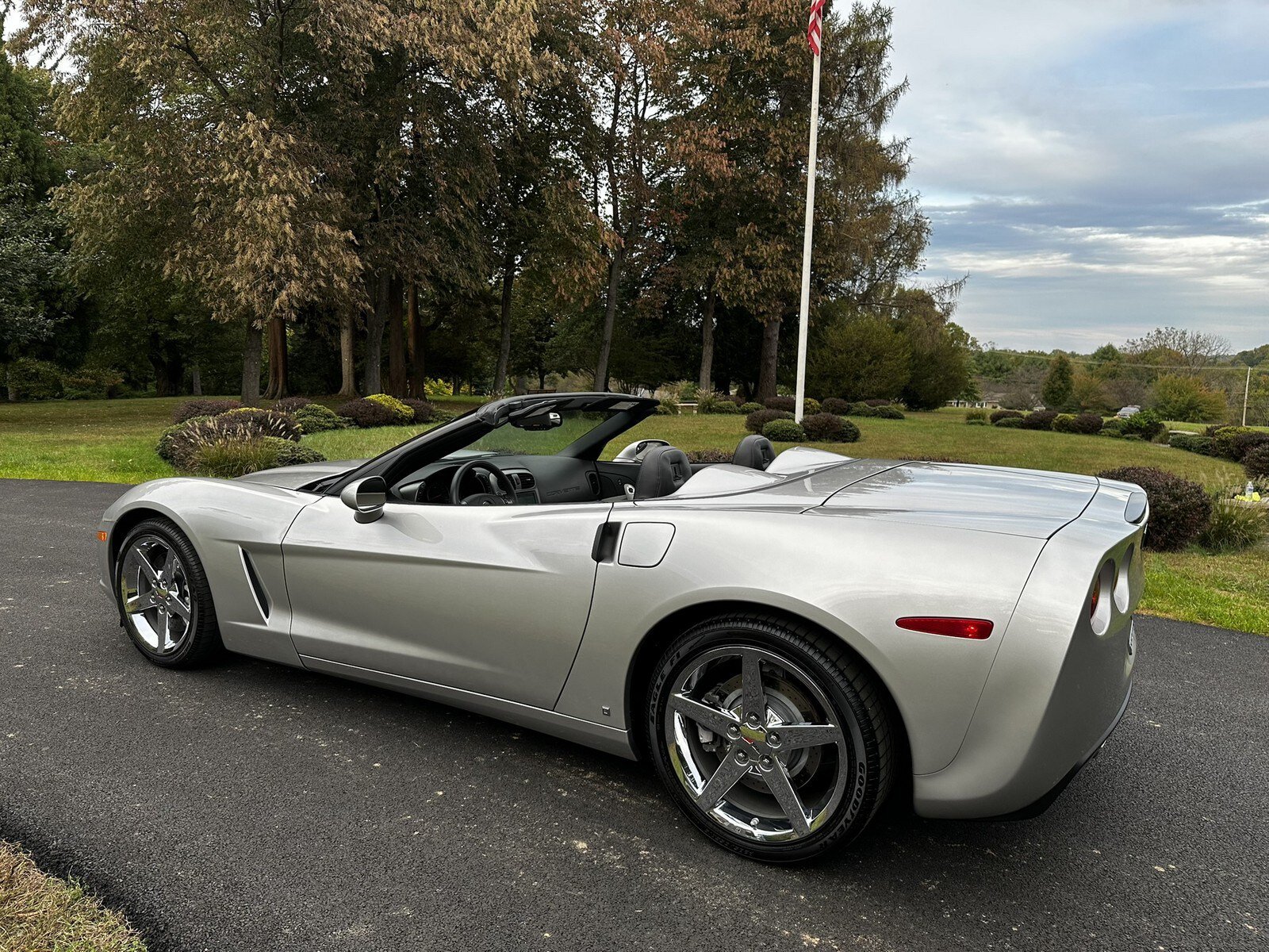 Used 2007 Chevrolet Corvette Convertible w/ Preferred Equipment Group RWD image 6