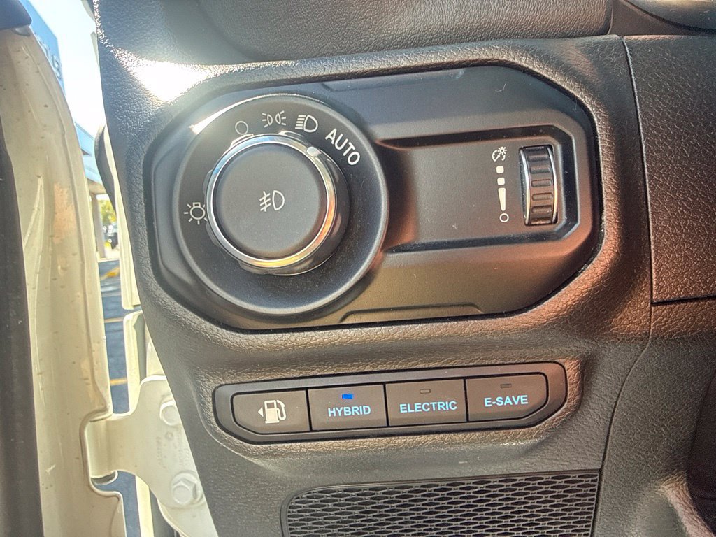 Used 2023 Jeep Wrangler Unlimited Sahara w/ Cold Weather Group AWD/4WD image 18