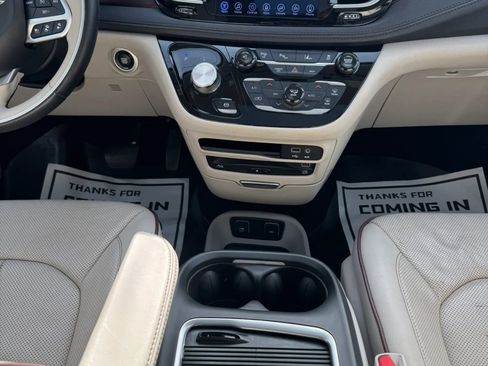 Used 2017 Chrysler Pacifica Limited image 55