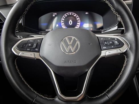 Certified 2025 Volkswagen Taos S image 31