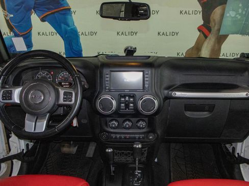 Used 2016 Jeep Wrangler Unlimited Rubicon AWD/4WD image 3