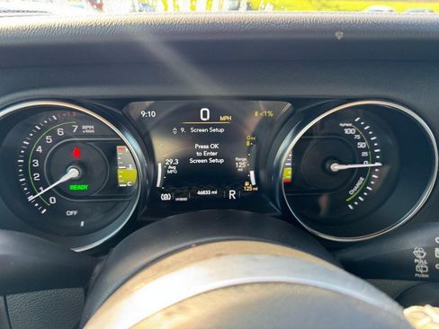 Used 2023 Jeep Wrangler Unlimited Sahara w/ Cold Weather Group AWD/4WD image 24