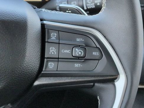 Used 2023 Jeep Grand Cherokee Altitude image 31