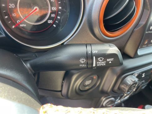Used 2022 Jeep Gladiator Mojave AWD/4WD image 17