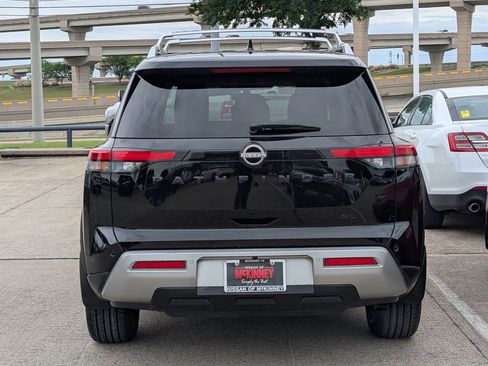 Used 2023 Nissan Pathfinder SL w/ Black Appearance Package FWD image 5