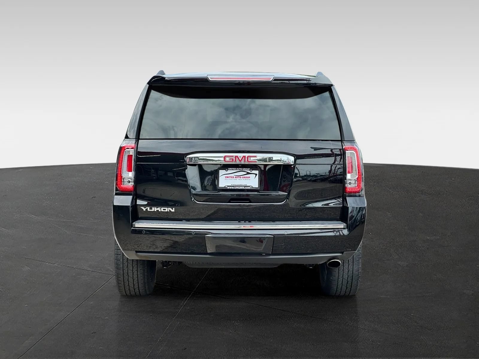 Used 2015 GMC Yukon Denali w/ Touring Package AWD/4WD image 6
