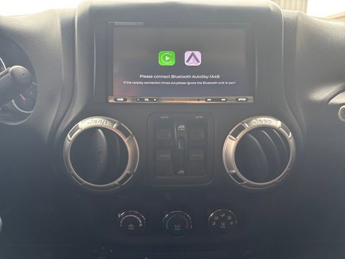 Used 2017 Jeep Wrangler Unlimited Rubicon w/ Max Tow Package image 16