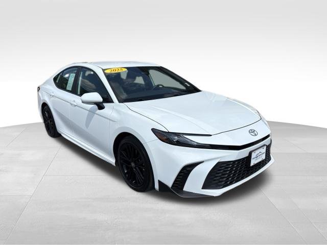 Used 2025 Toyota Camry SE FWD image 8