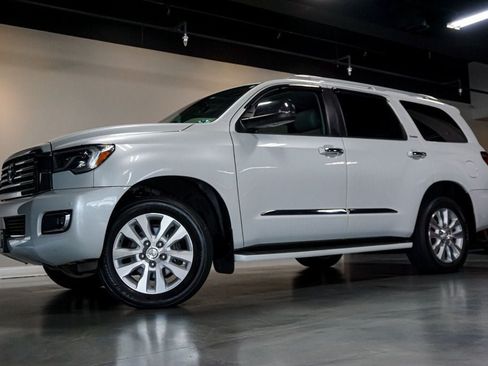 Used 2022 Toyota Sequoia Platinum AWD/4WD image 95