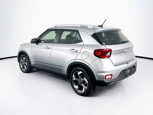 Used 2024 Hyundai Venue SEL image 5