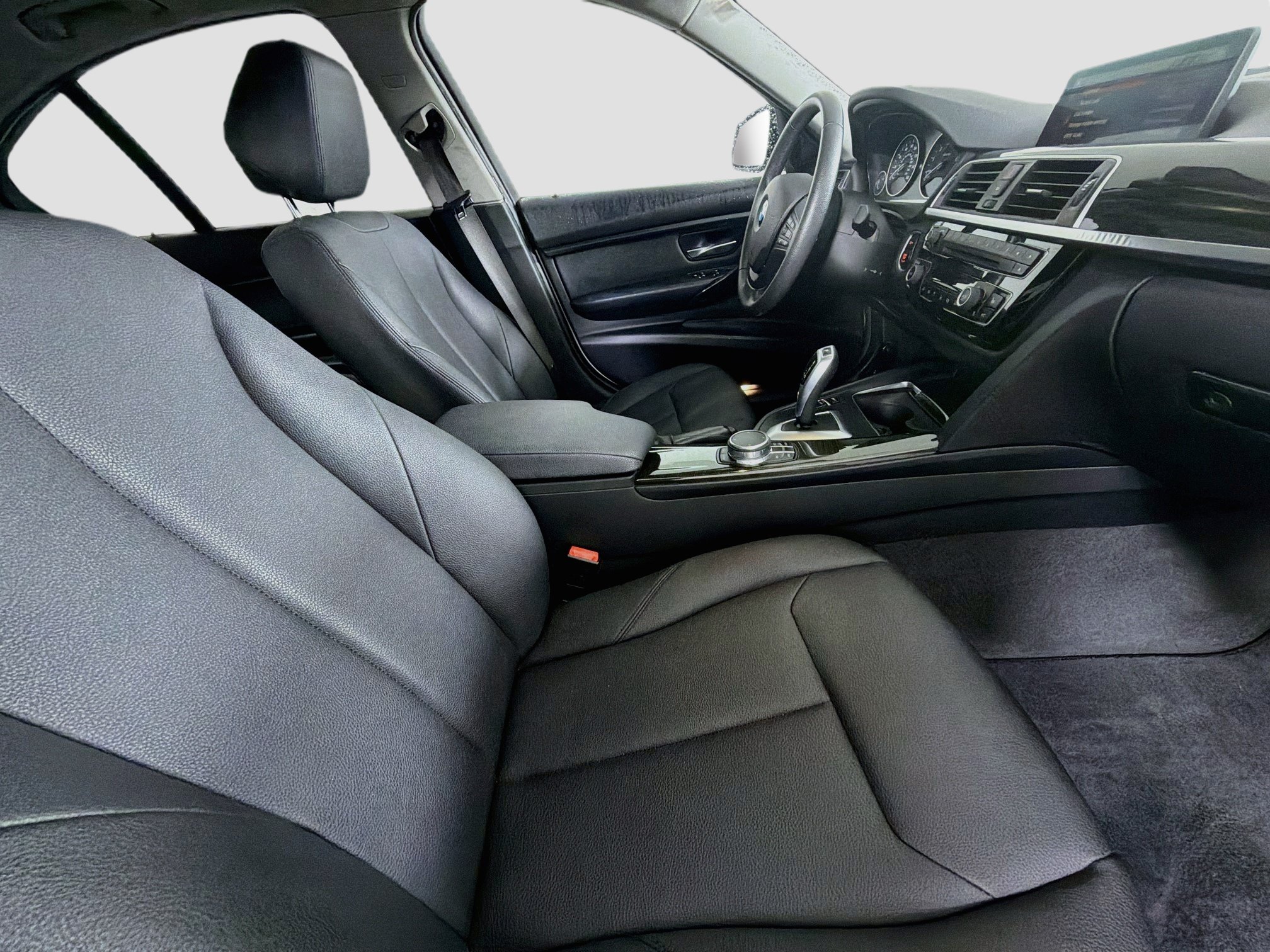 Used 2018 BMW 320i Sedan RWD image 30