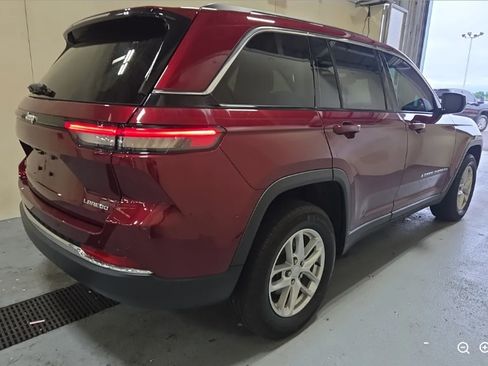 Used 2023 Jeep Grand Cherokee Laredo X AWD/4WD image 7