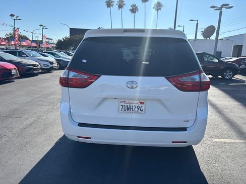 Used 2017 Toyota Sienna LE FWD image 5