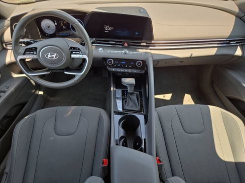 Used 2025 Hyundai Elantra SEL FWD image 12
