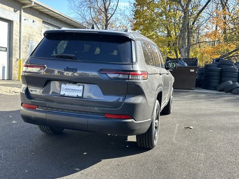 New 2025 Jeep Grand Cherokee L Altitude image 17