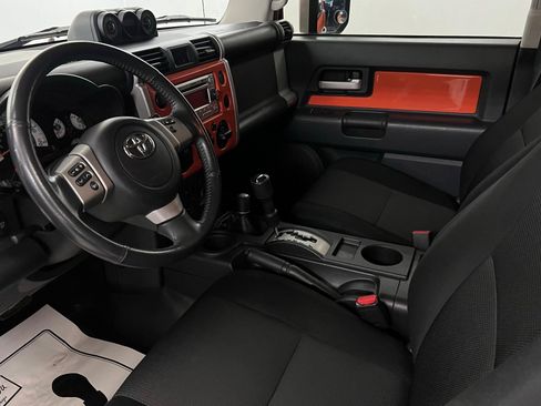 Used 2014 Toyota FJ Cruiser 4WD image 16