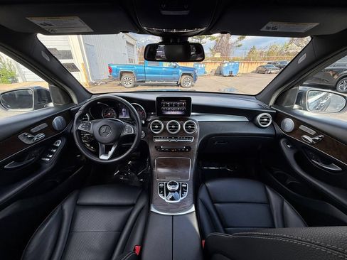 Used 2018 Mercedes-Benz GLC 300 4MATIC w/ Premium Package image 22