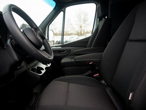 Used 2025 Mercedes-Benz Sprinter 2500 image 28