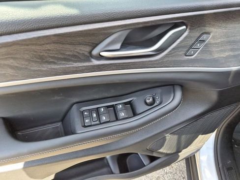 New 2025 Jeep Grand Cherokee L Limited image 17