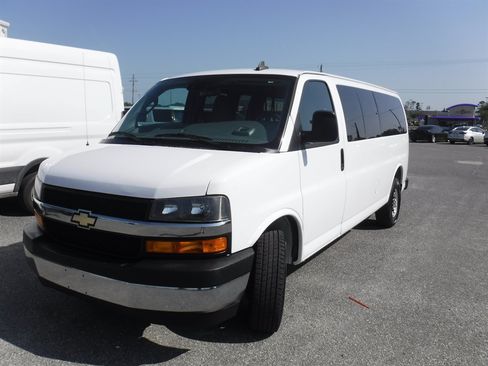 Used 2020 Chevrolet Express 3500 LT w/ LT Preferred Equipment Group RWD image 22