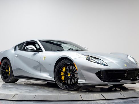 Used 2018 Ferrari 812 Superfast RWD image 46