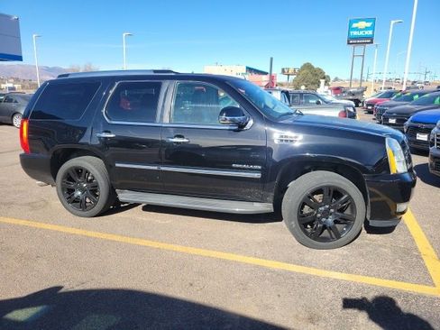 Used 2013 Cadillac Escalade Luxury image 4