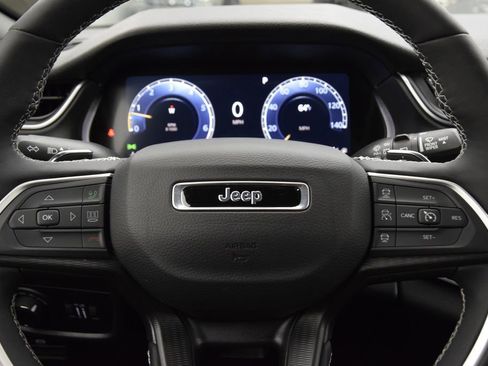 Used 2024 Jeep Grand Cherokee Altitude RWD image 20