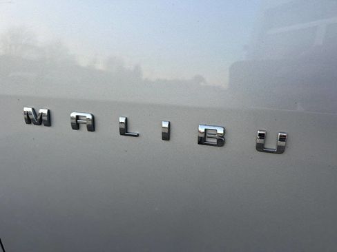 Used 2021 Chevrolet Malibu LT image 12