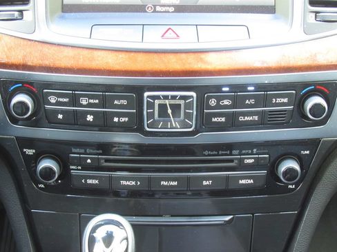 Used 2014 Hyundai Equus Signature RWD image 31