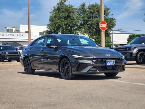 New 2026 Hyundai Elantra SEL Sport Premium FWD image 2