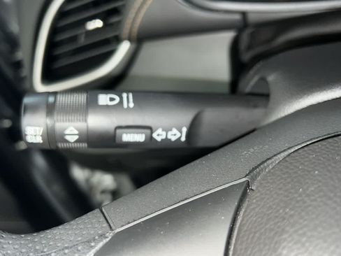 Used 2021 Chevrolet Trax LT FWD image 18