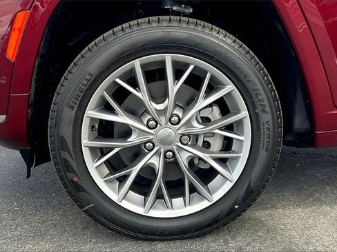 New 2025 Jeep Grand Cherokee L Summit w/ Luxury Tech Group V image 10