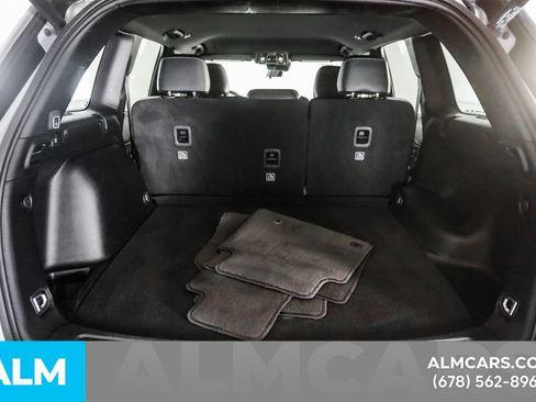 Used 2025 Jeep Grand Cherokee Altitude AWD/4WD image 21