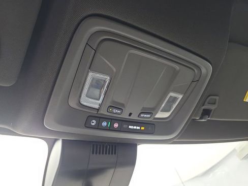 Used 2025 Chevrolet Silverado 1500 LT image 42