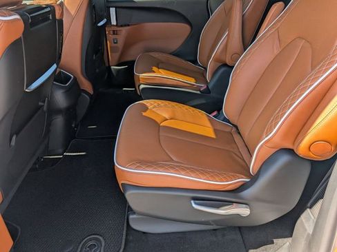 New 2026 Chrysler Pacifica Pinnacle image 27