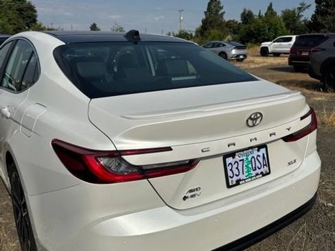 Used 2025 Toyota Camry XLE w/ Premium Plus Package AWD/4WD image 3