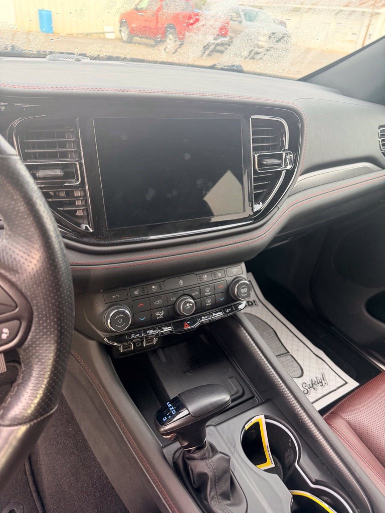 Used 2024 Dodge Durango GT RWD image 9