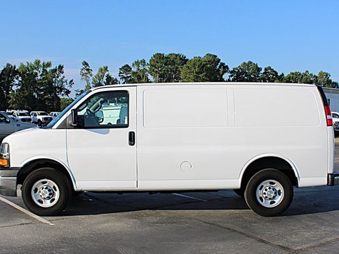 Used 2024 Chevrolet Express 2500 w/ Driver Convenience Package RWD image 6